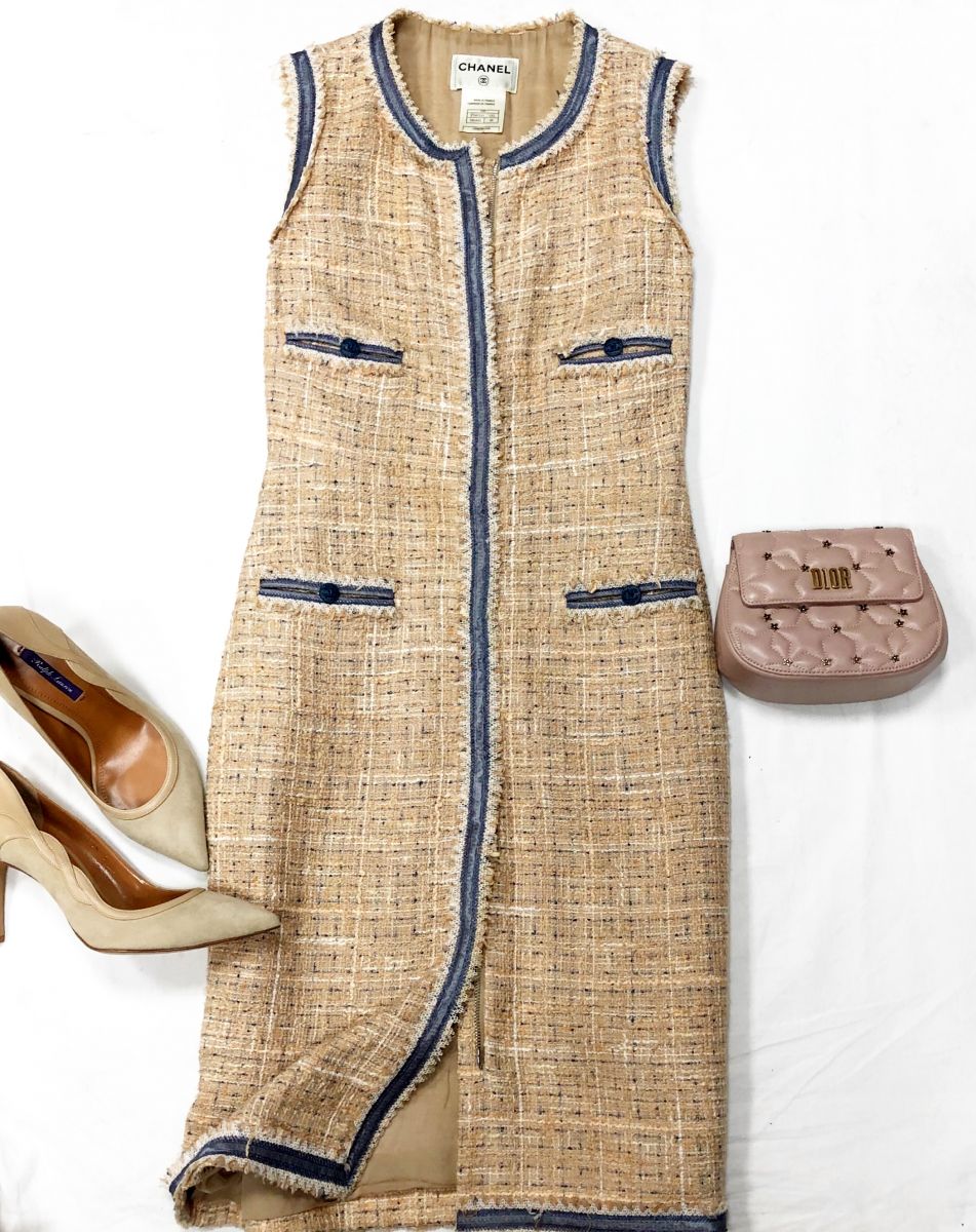 Платье /твид/ Chanel размер 38 цена 31 310 руб 
Сумочка Christian Dior