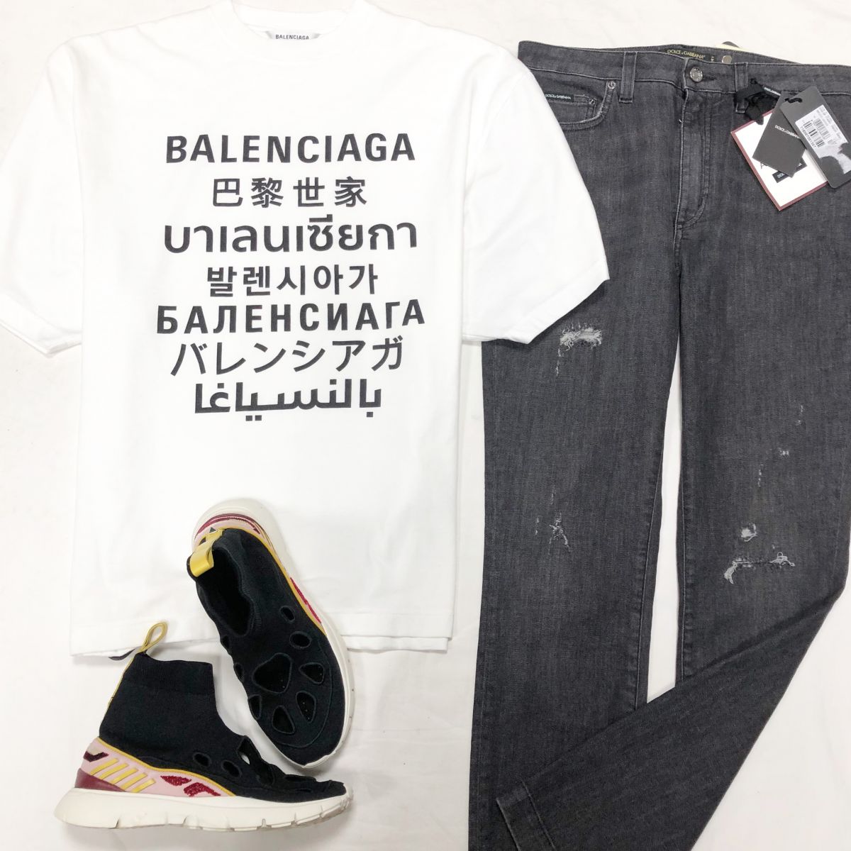 Футболка BALENCIAGA размер М цена 15 655 руб 
Джинсы DOLCE GABBANA размер 44 цена 9 393 руб /новые с ценником/