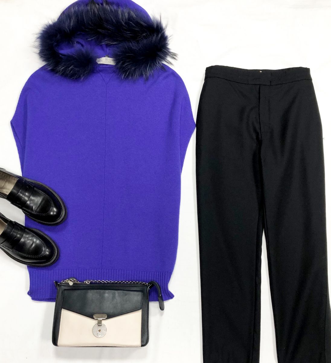 Кофта Panicale размер 42 цена 15 655 руб
Брюки Saint Laurent размер 42 цена 9 393 руб
Лоферы Brunello Cucinelli размер 39.5 цена 39 138 руб
Сумка Celine