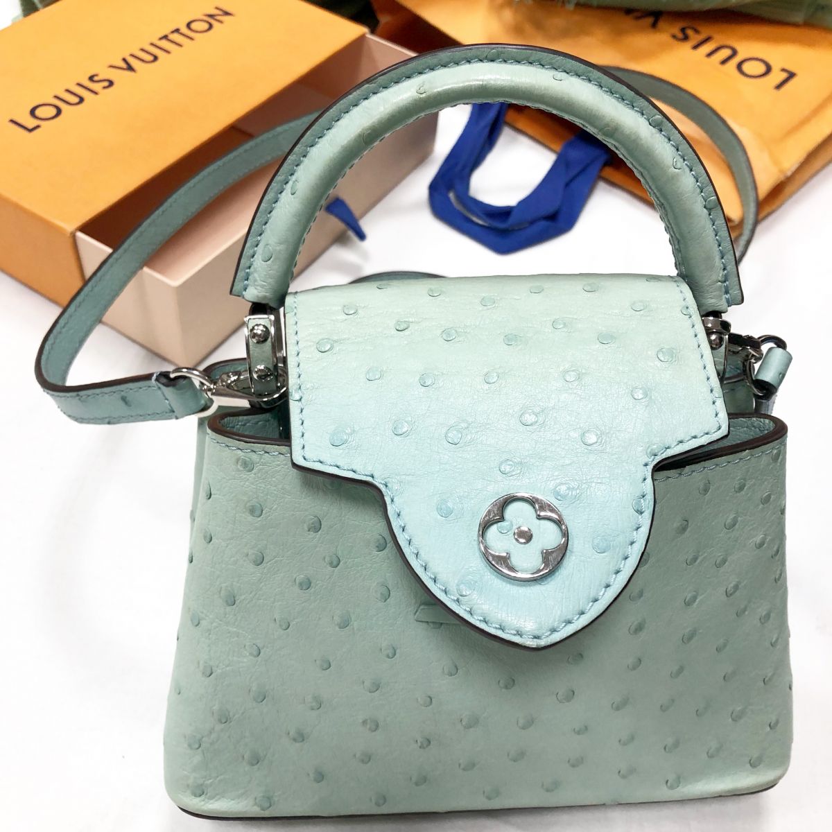 Сумочка LOUIS VUITTON цена 187 860 руб