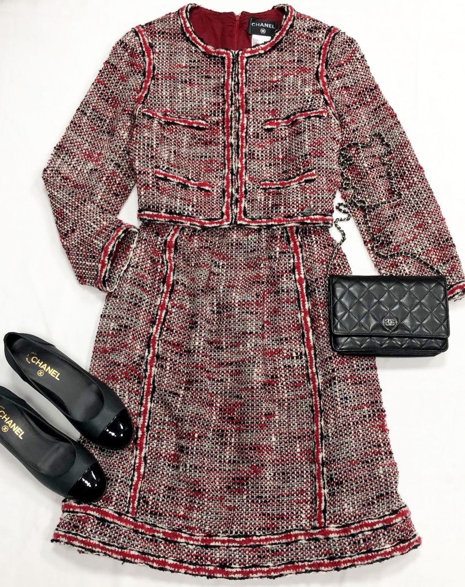Платье/ твид/ Chanel размер 44 цена 78 275 руб
Туфли Chanel размер 38 цена 31 310 руб
Сумка Chanel