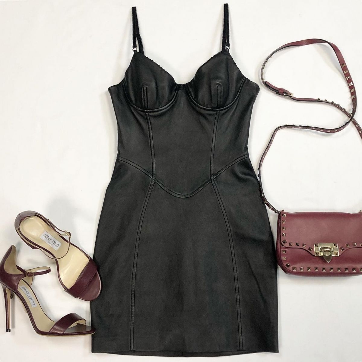 Платье/кожа/ ALEXANDER WANG размер 34 цена 23 077 рубБосоножки JIMMY CHOO  39 цена 15 385 рубСумка VALENTINO 