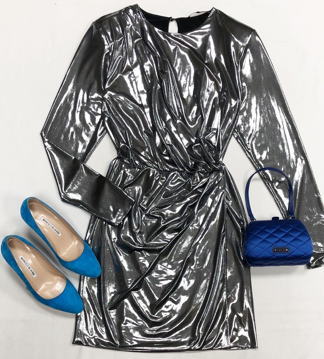 Платье Terekhov размер 38 цена 15 655 руб
Туфли Manolo Blahnik размер 35 цена 23 483 руб
Сумка Moschino