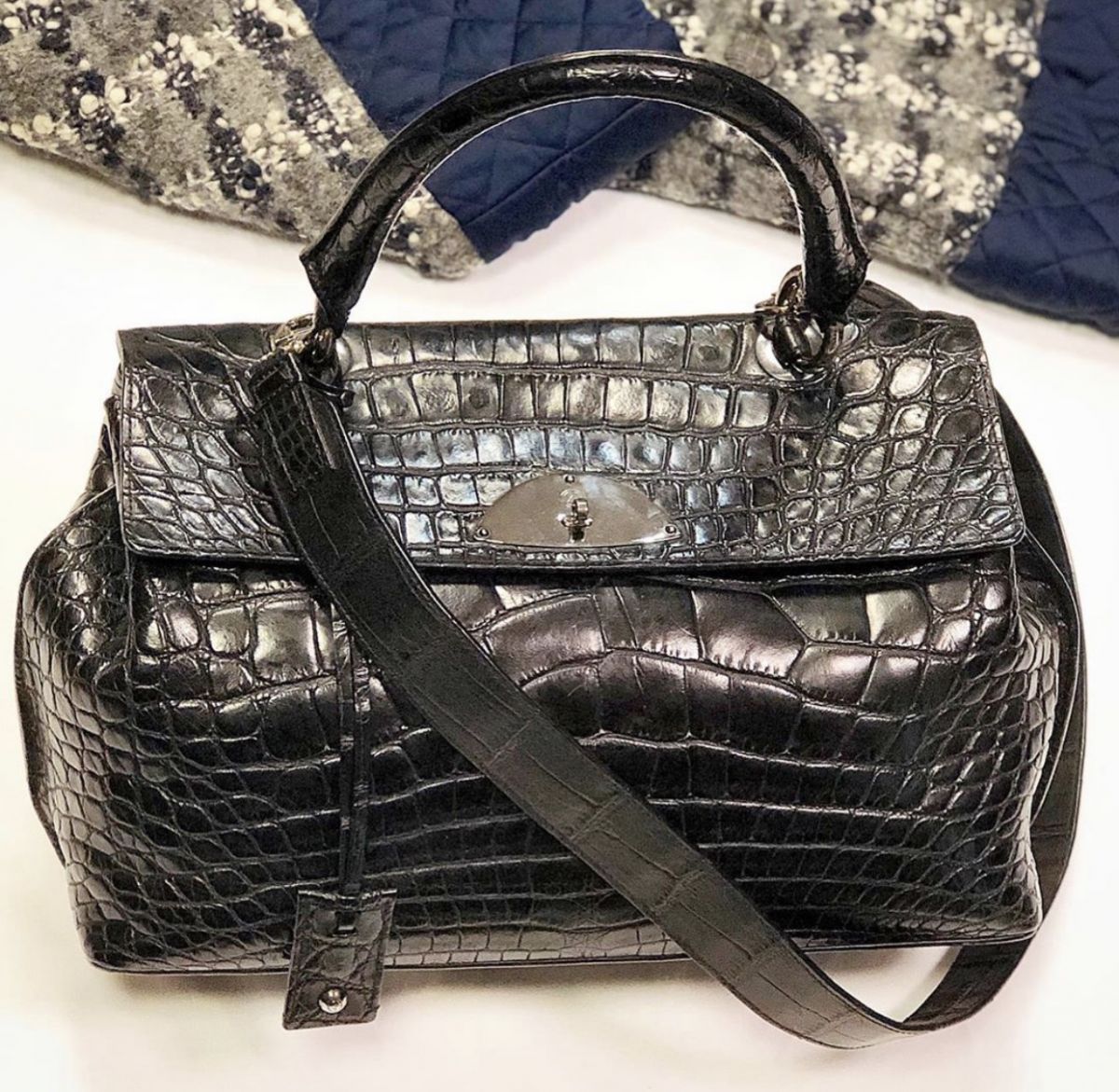 Сумка / крокодил / GIORGIO ARMANI размер 40/27 цена 92 310 руб