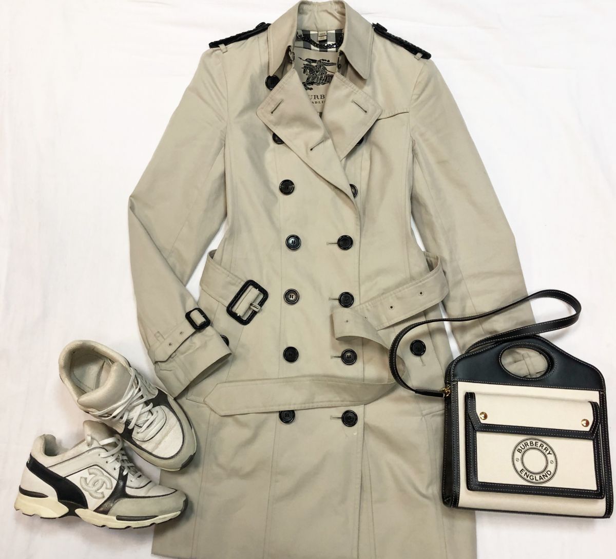 Тренч BURBERRY размер 36 цена 23 078 руб 
Сумка BURBERRY