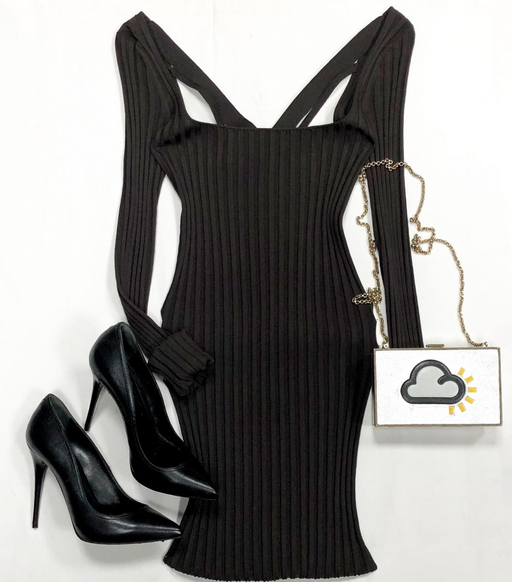 Платье Helmrt Lang размер S цена 12 308 руб
Туфли Alexander McQueen размер 37 цена 10 770 руб
Клатч Anya Hindmarch 
