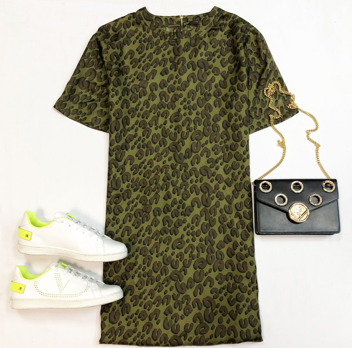 Платье Louis Vuitton размер 40 цена 15 385 рубКеды Valentino размер 39 цена 23 078 рубСумка Fendi