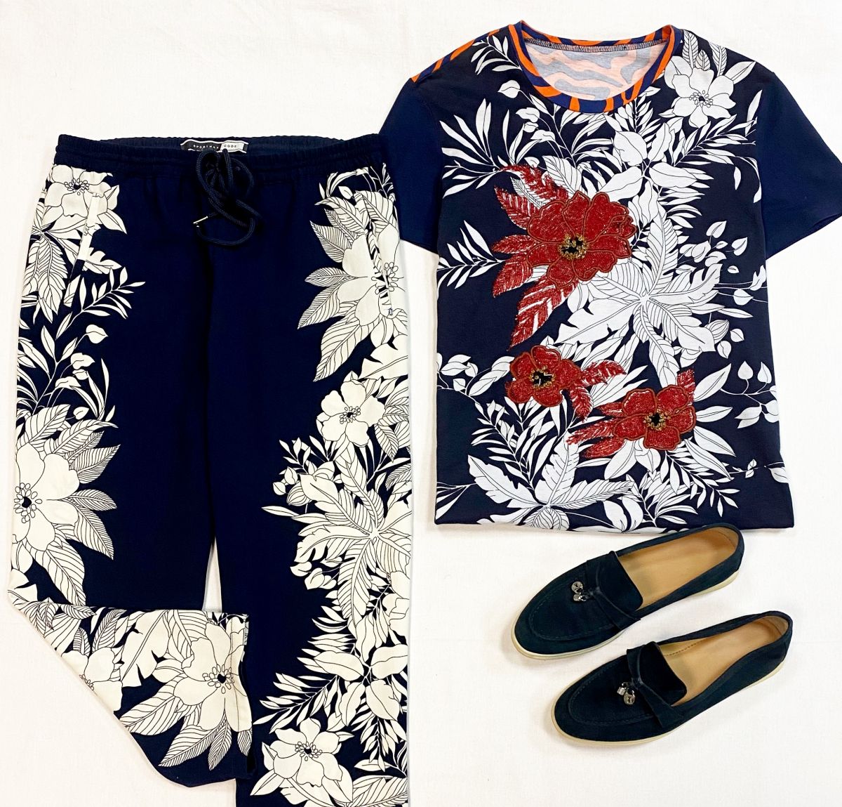 Костюм/бисер/ Sportmax размер 42 цена 9 231 руб
Лоферы Aldo размер 37 цена 4 616 руб 