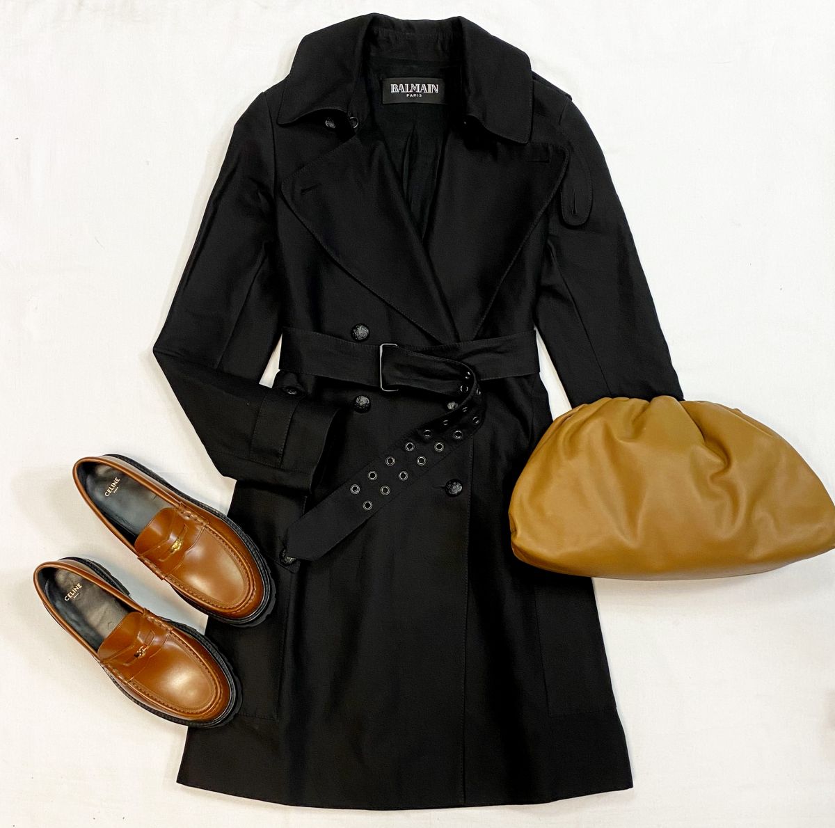 Плащ Balmain размер 42 цена 38 463 руб
Лоферы Celine размер 40 цена 53 848 руб
Клатч Bottega Veneta 