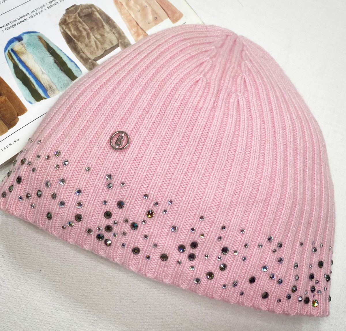 Пуховик Jil Sander размер 34 цена 31 310 руб 
Джинсы Alexander McQueen размер 29 цена 23 483 руб 
Лоферы / на меху / Chanel размер 38.5 цена 78 275 руб