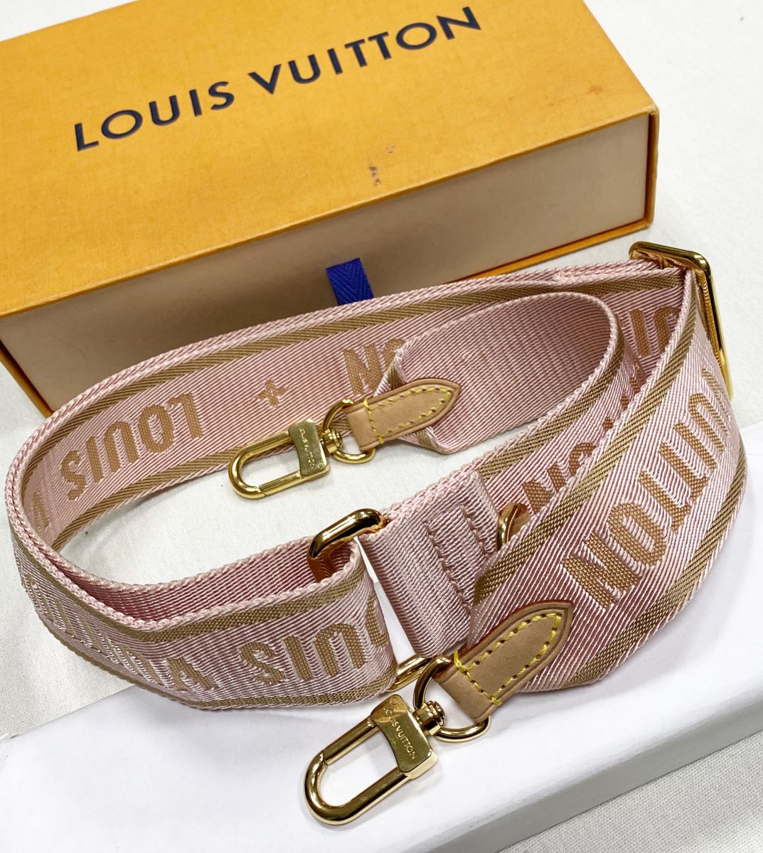 Ремень на сумку Louis Vuitton цена 23 483 руб