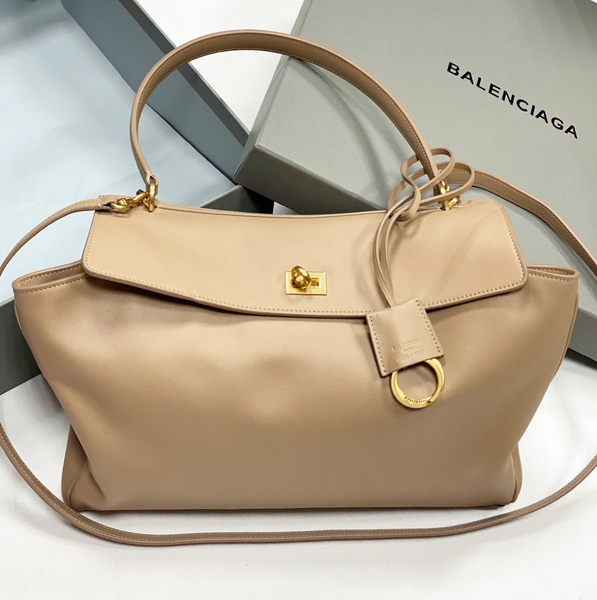 Сумка Balenciaga размер 35/25 цена 281 790 руб/в коробке/ 
