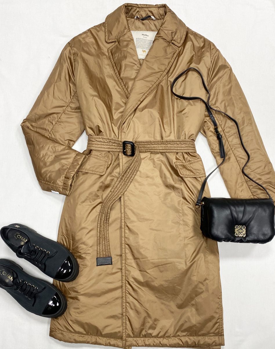 Пальто Max Mara размер 42 цена 31 310 руб
Ботинки Chanel размер 38.5 цена 78 275 руб
Сумка Loewe 