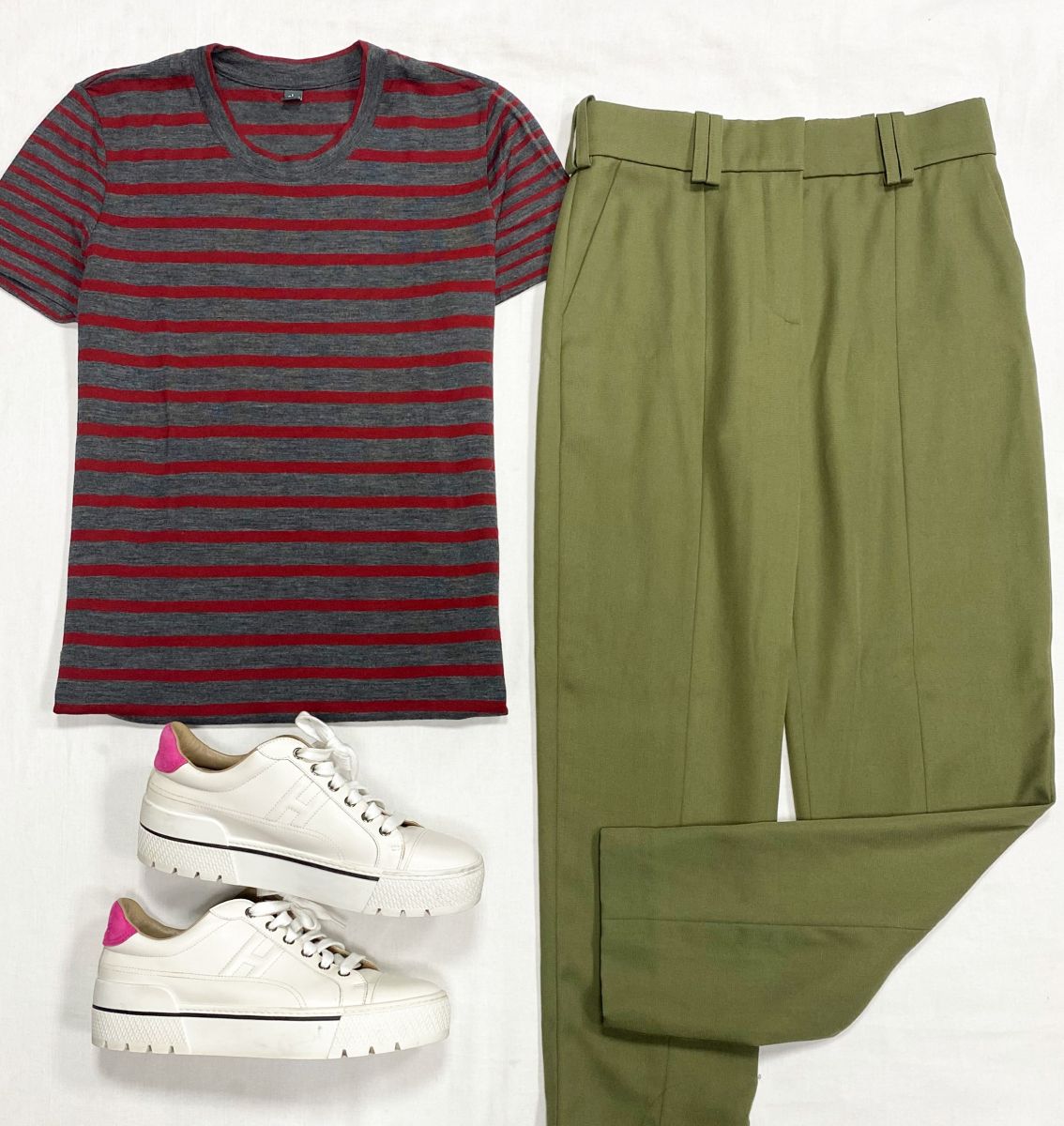 Брюки Balmain размер 34 цена 23 483 руб
Футболка Eleventy размер XS цена 10 959 руб
Кеды Hermes размер 39 цена 78 275 руб