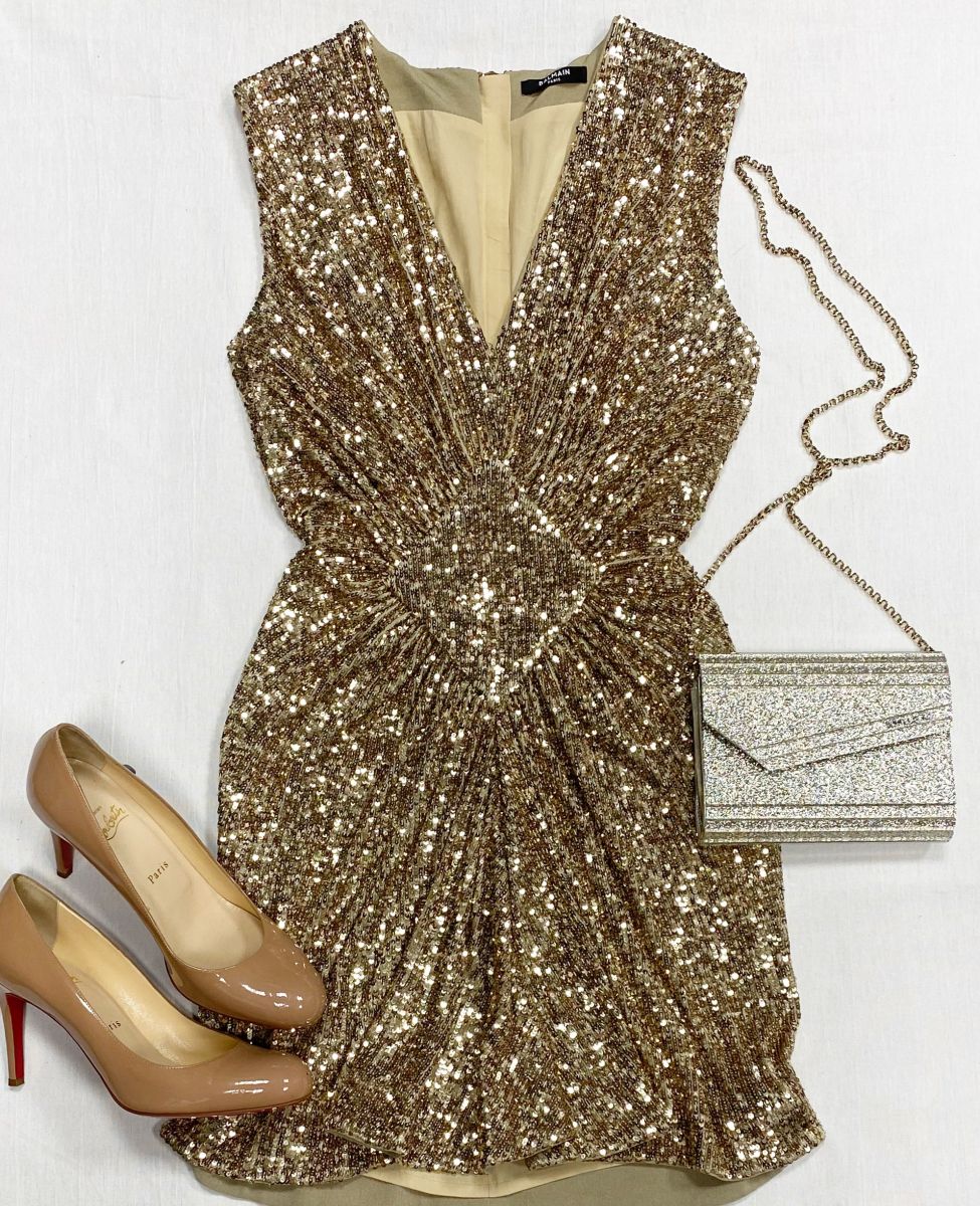 Платье /пайетки/ Balmain размер 36 цена 78 275 руб
Туфли Louboutin размер 38.5 цена 15 655 руб
Сумочка Jimmy Choo 