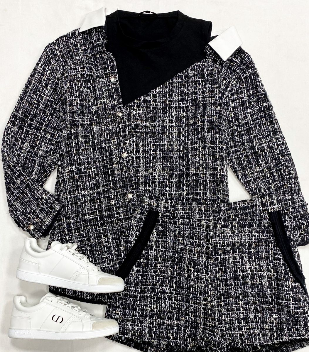 Костюм / твид/ Maje размер 1 цена 15 655 руб
Кроссовки Christian Dior размер 36 цена 39 138 руб
