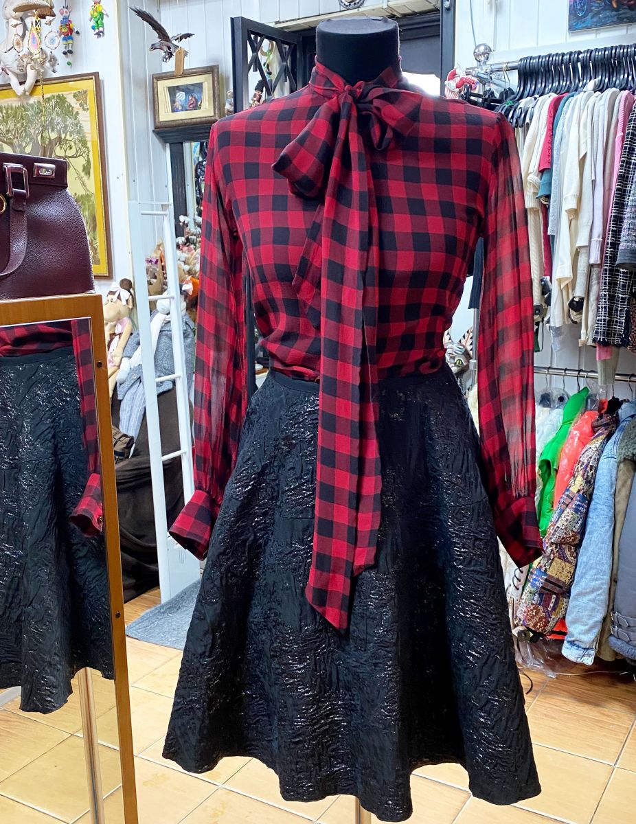 Юбка Lanvin размер 38 цена 12 524 руб/ с биркой/
Блузка Ralph Lauren размер XS цена 10 959 руб