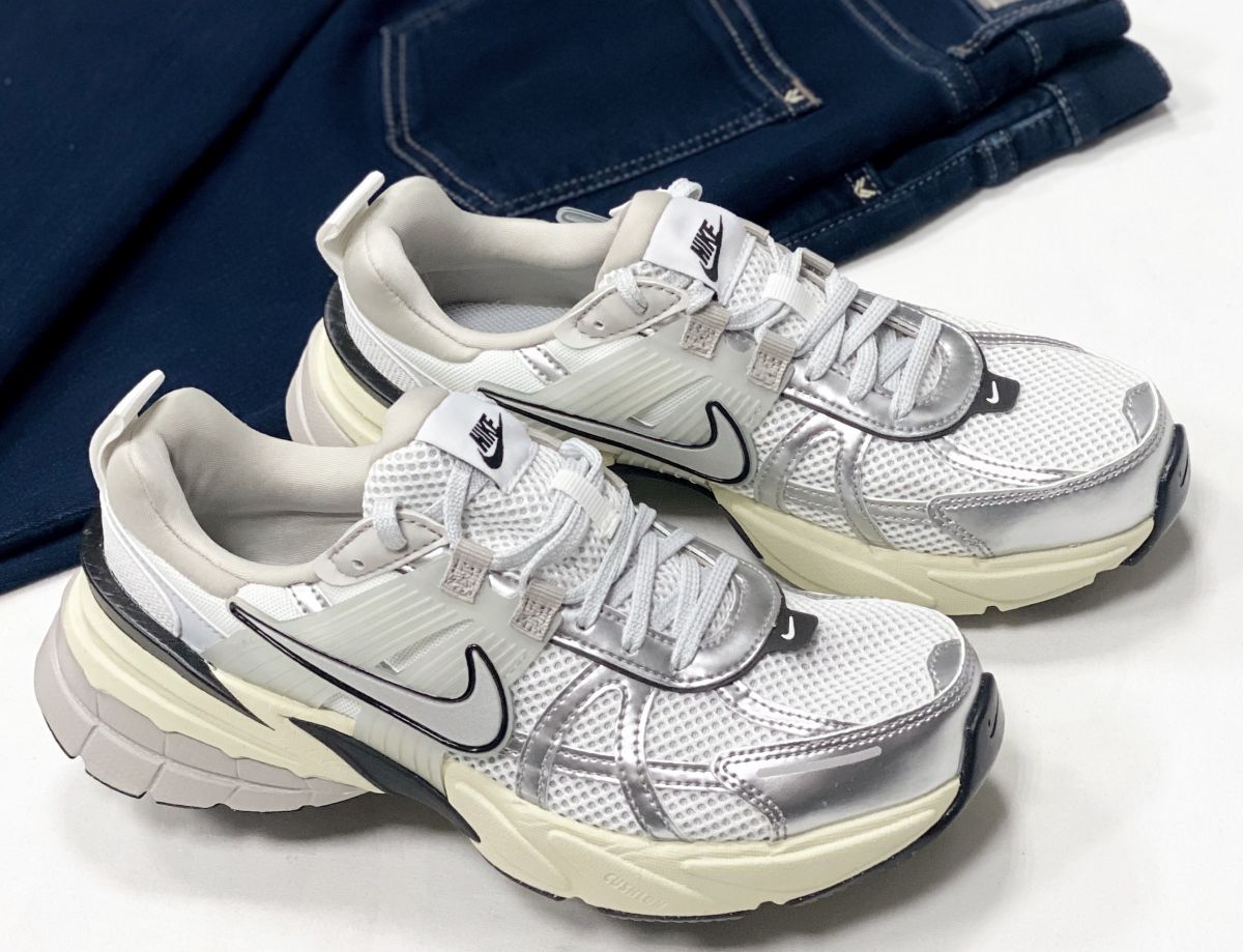 Кроссовки Nike размер 38.5 цена 18 786 руб / новые / 