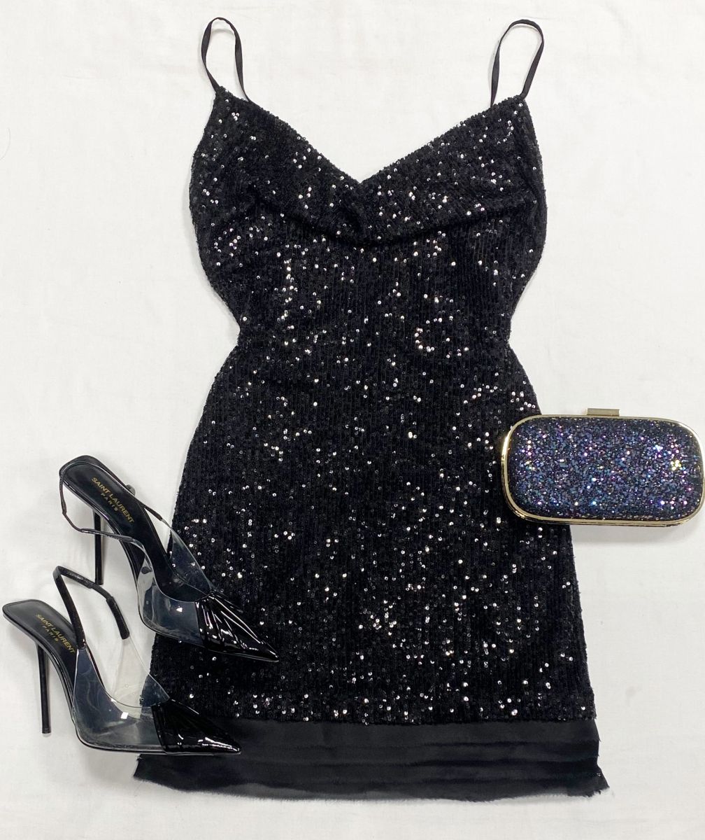 Платье/ пайетки/ размер S цена 10 959 руб
Босоножки Saint Laurent размер 39.5 цена 31 310 руб
Клатч Anya Hindmarch 