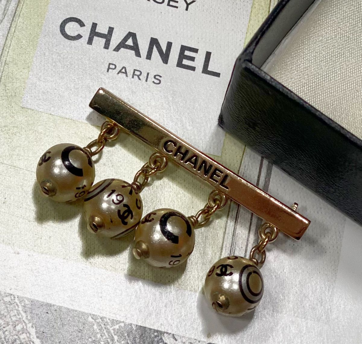 Брошка Chanel цена 15 655 руб 