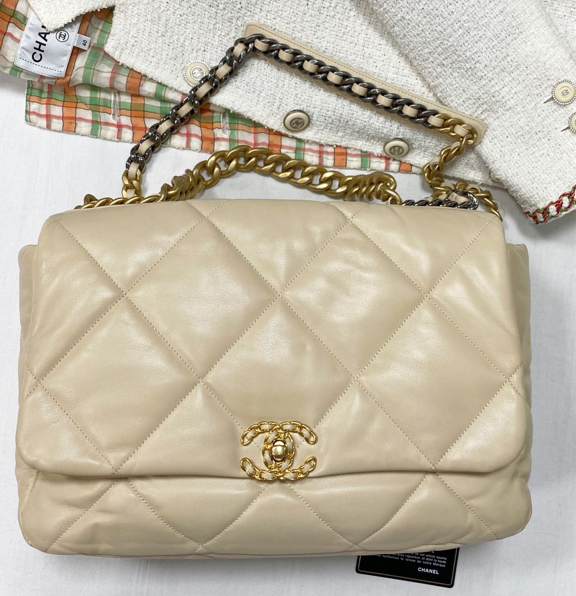 Сумка Chanel размер 35/20 цена 391 375 руб / карточка /