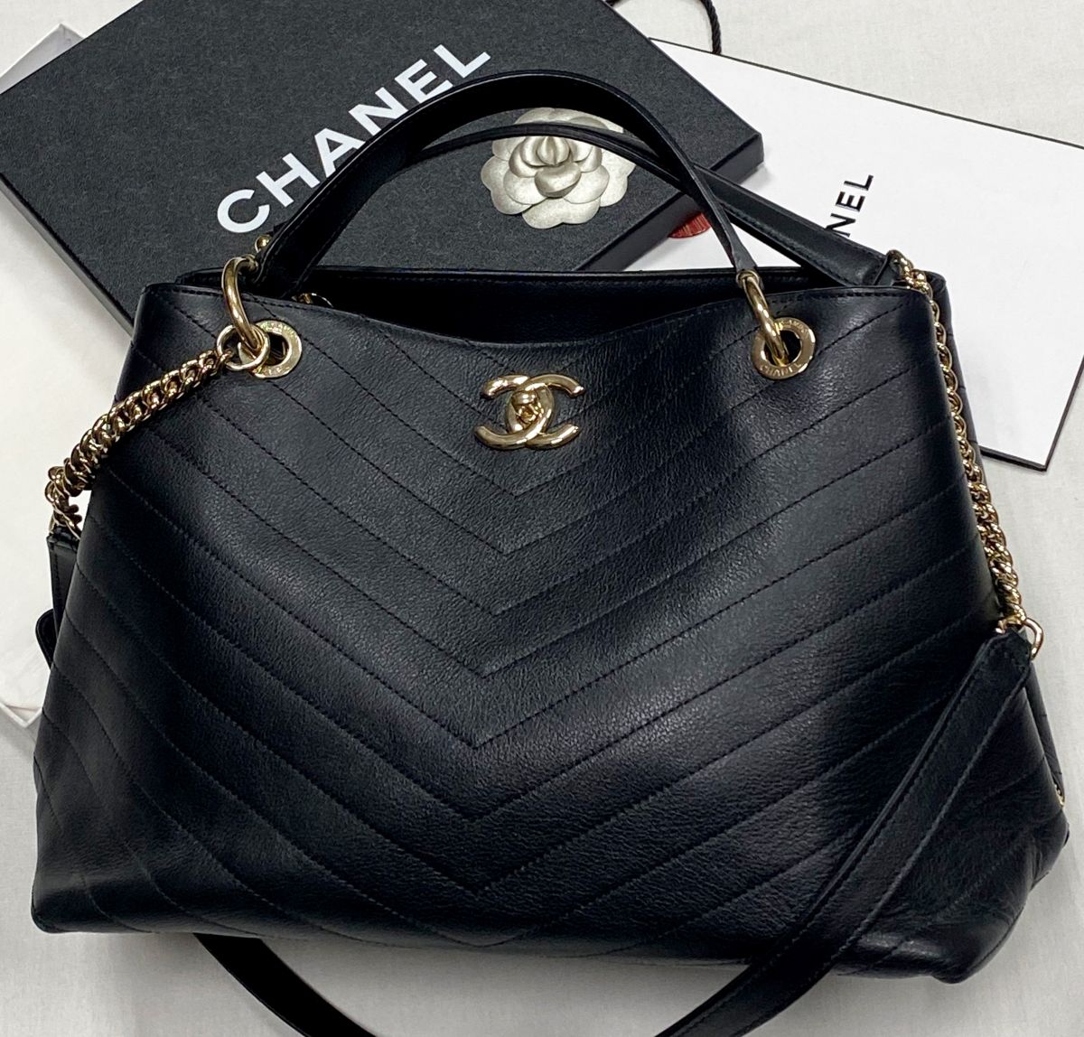 Сумка Chanel размер 30/20 цена 391 375 руб

