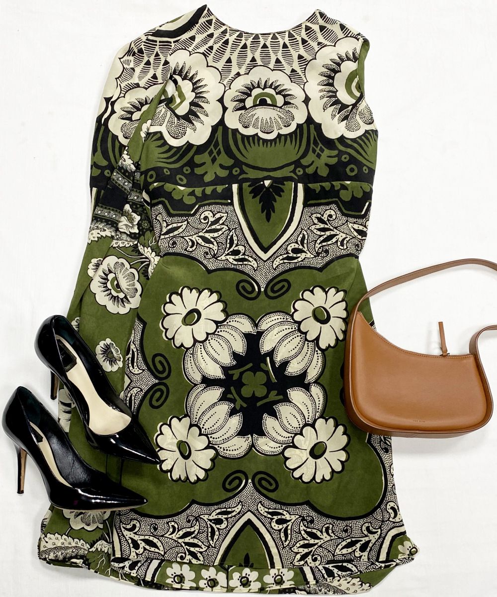 Платье Valentino размер 40 цена 15 655 руб
Туфли Christian Dior размер 38.5 цена 23 483 руб
Сумка The Row 