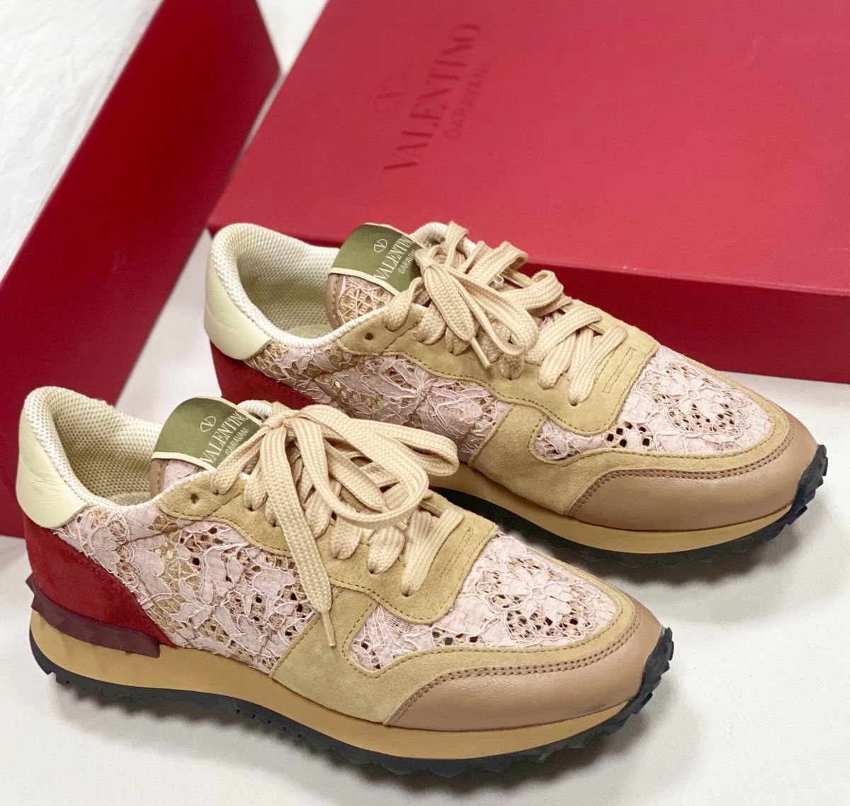 Кроссовки Valentino размер 37.5 цена 15 655 руб 