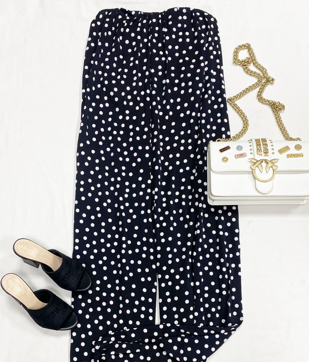 Комбинезон Dolce Gabbana размер 40 цена 31 310 руб/ с биркой/ 
Сабо Christian Dior размер 35.5 цена 39 138 руб
Сумка Pinko 