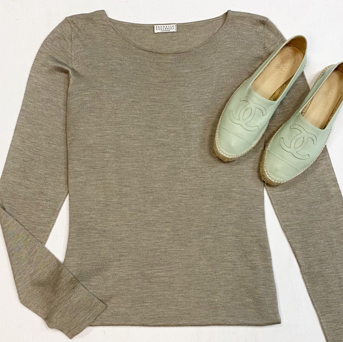 Кофта Brunello Cuccinelli размер XL цена 23 078 руб
Эспадрильи Chanel размер 38 цена 23 078 руб 