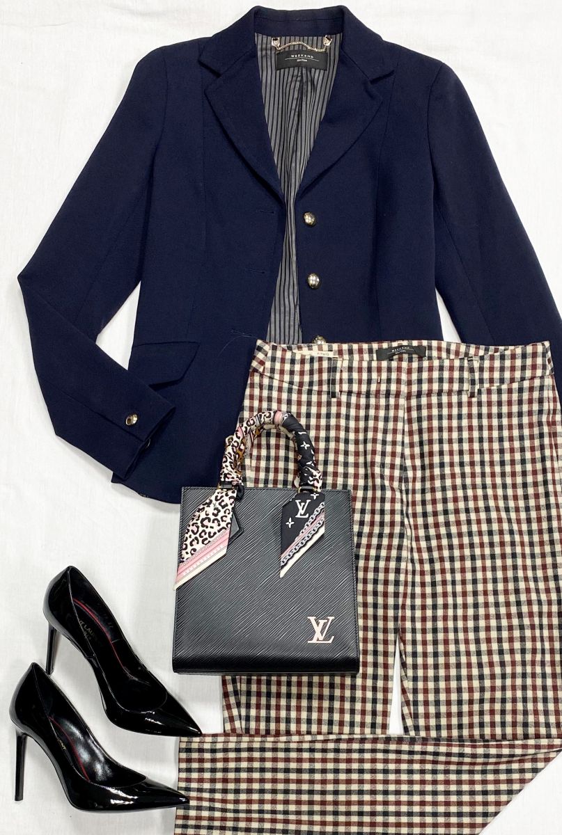 Костюм Weekend/ Max Mara размер 40 цена 12 524 руб
Туфли Saint Laurent размер 37 цена 23 483 руб
Сумка Louis Vuitton 