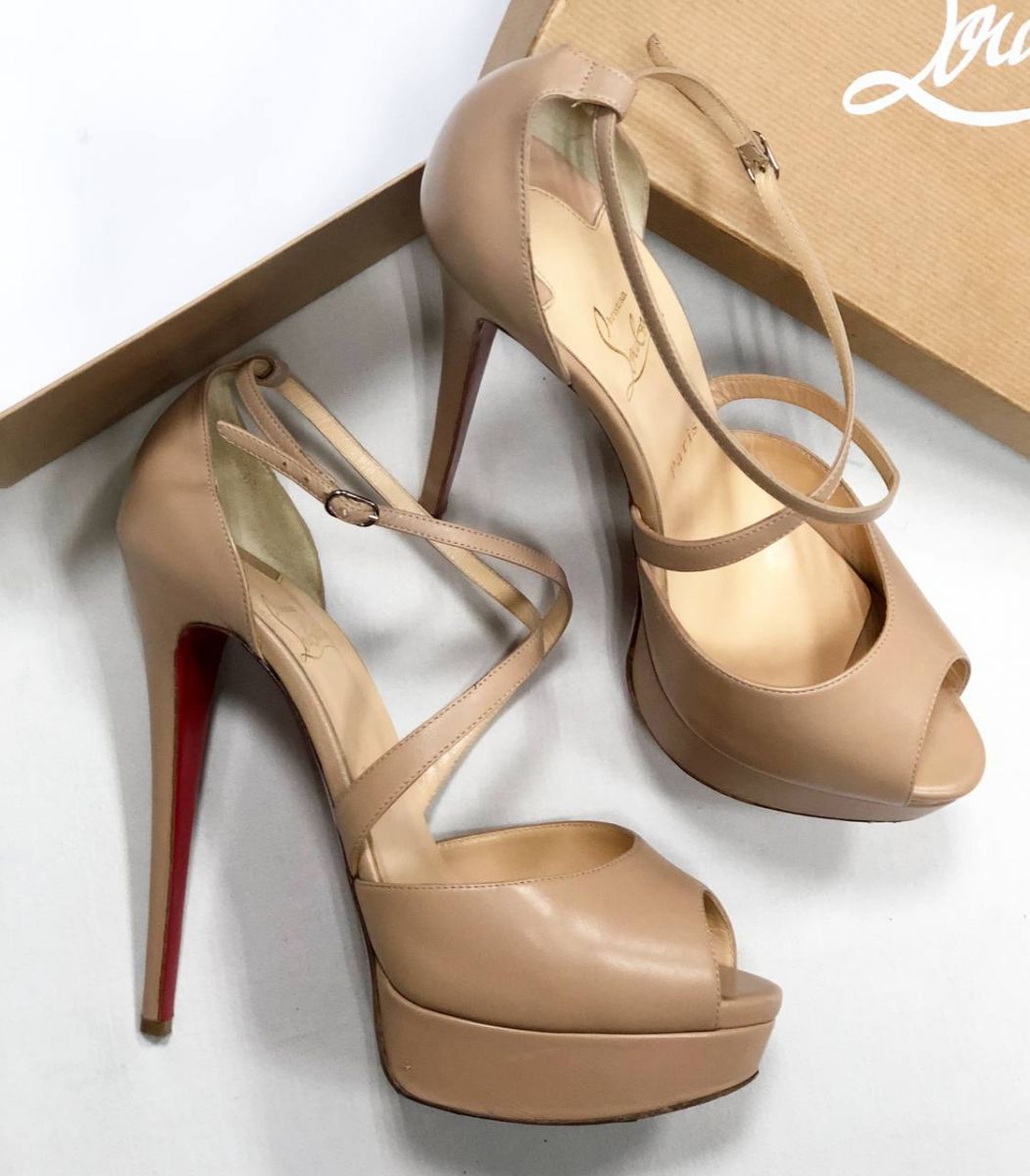 Босоножки LOUBOUTIN размер 40.5 цена 2 348 руб