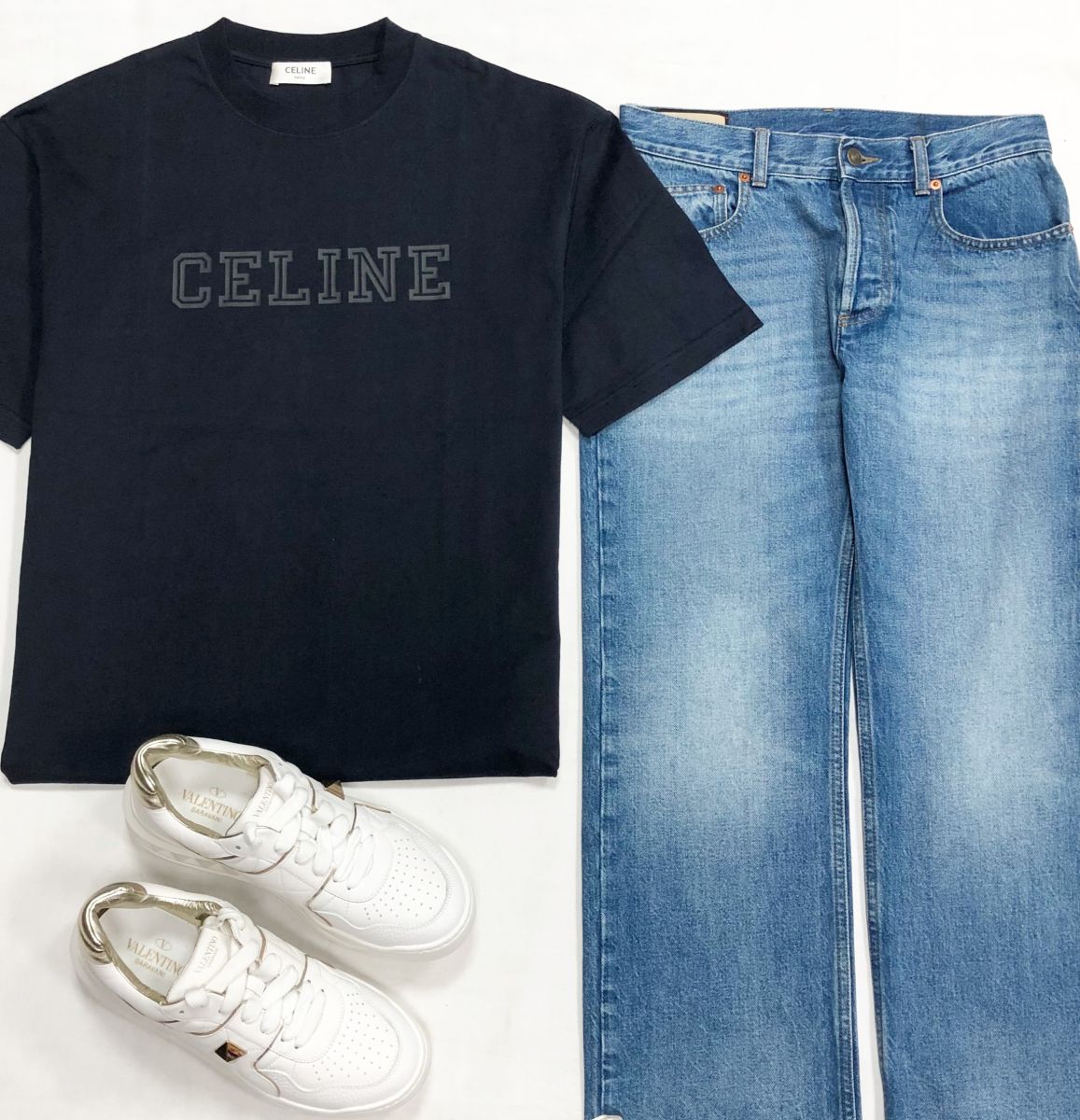 Футболка Celine размер S цена 23 483 руб
Джинсы Gucci размер 26 цена 15 655 руб
Кроссовки Valentino размер 40 цена 46 965 руб