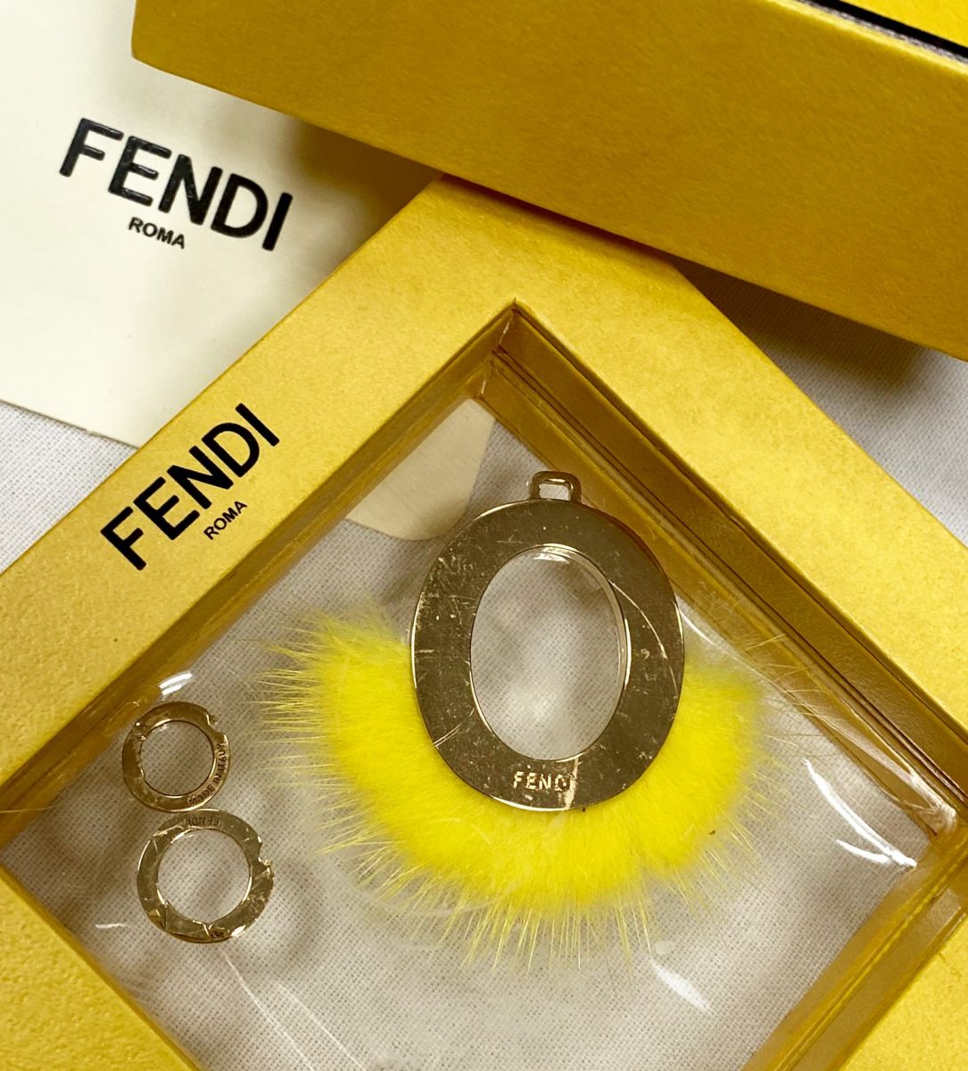 Брелок Fendi цена 10 959 руб/ в коробке/ 