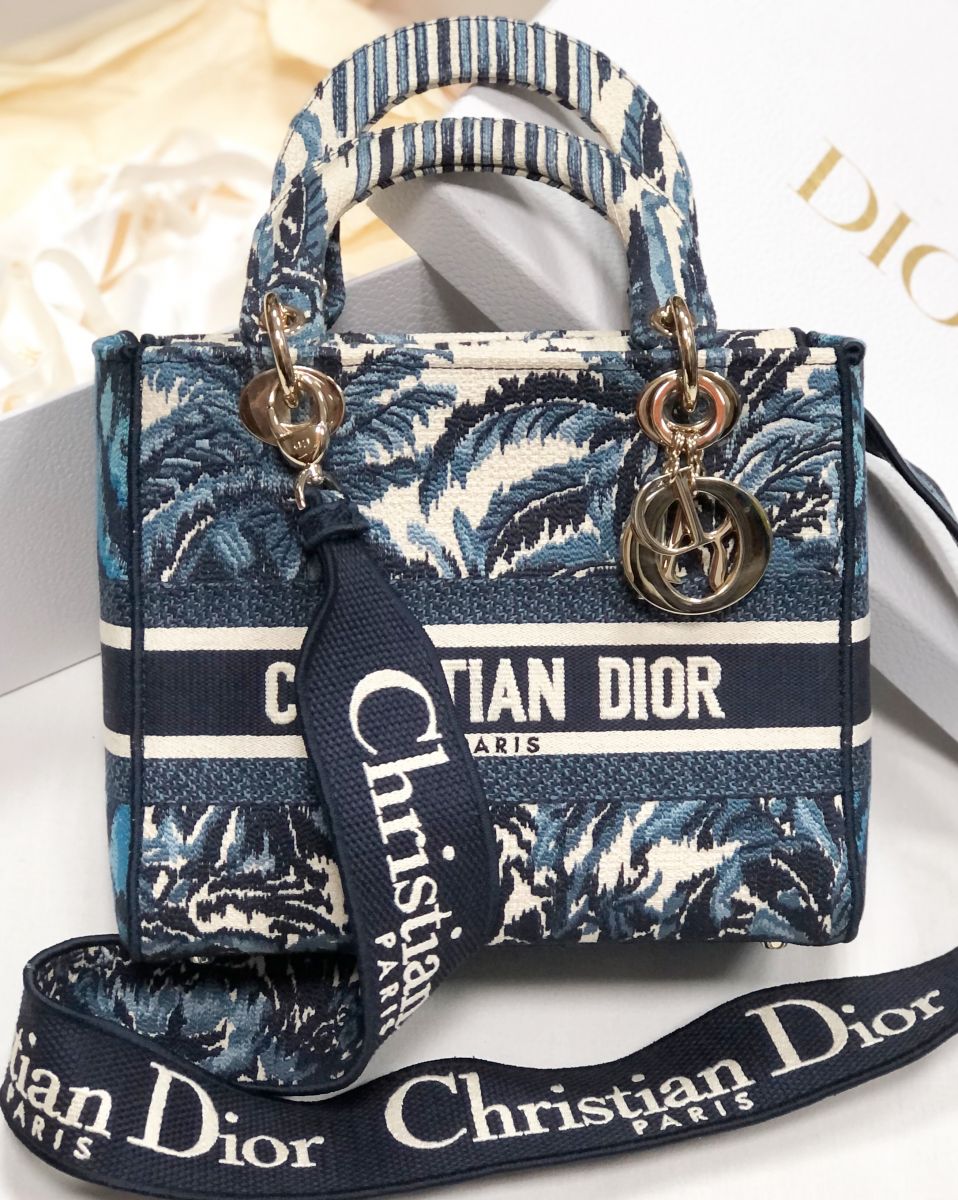 Сумка Christian Dior размер 24 /20 цена 156 550 руб

