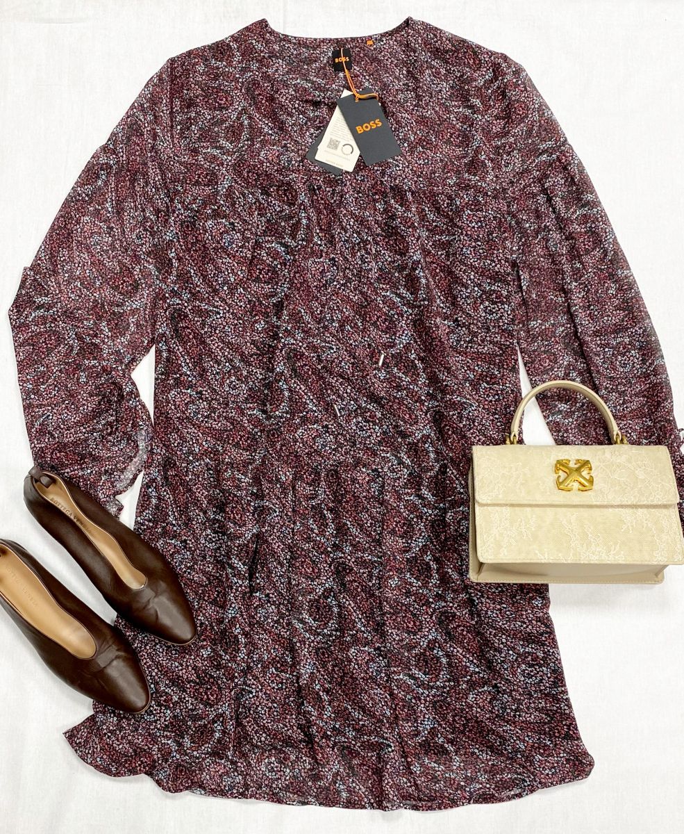 Платье Boss размер 46 цена 9 393 руб/ с биркой/
Балетки Bottega Veneta размер 38 цена 18 786 руб
Сумка Off White 