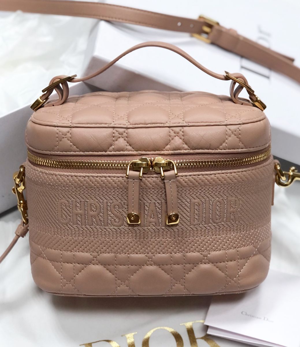 Сумочка Christian Dior размер 18/14 цена 156 650 руб
