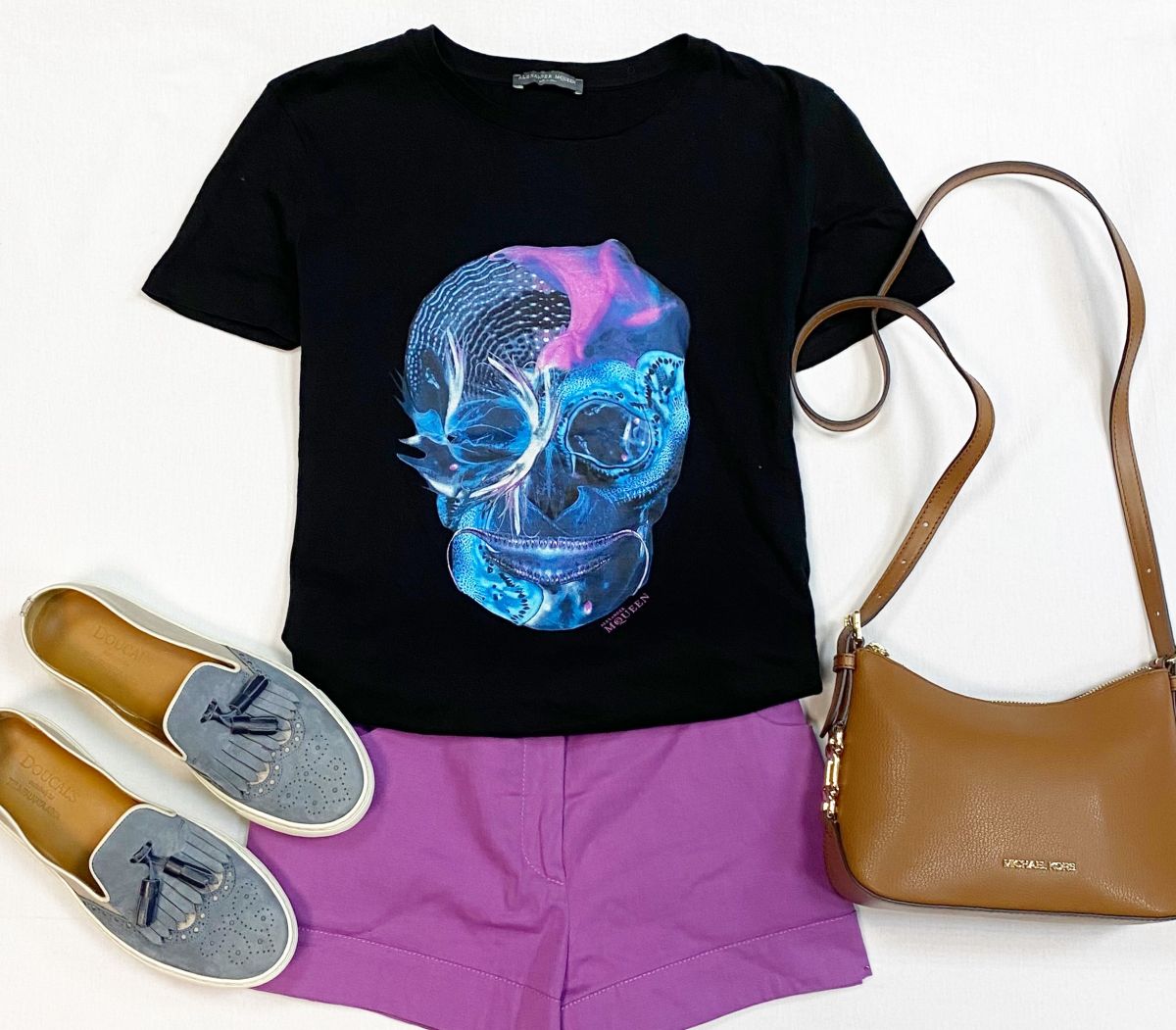 Футболка Alexander Mqueen размер 40 цена 3 077 руб
Шорты Emilio Pucci размер 44 цена 3 077 руб
Лоферы Doucals размер 37.5 цена 10 770 руб
Сумка Michael Kors 