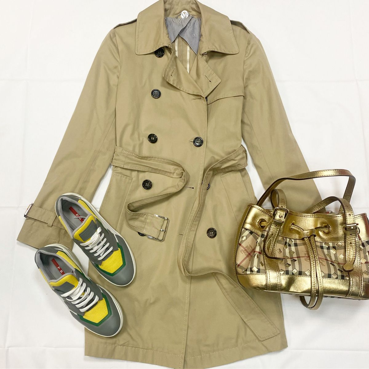 Тренч Armani jeans размер 38/42 цена 7 693 руб Кроссовки Prada размер 37.5 цена 26155 руб Сумка Burberry