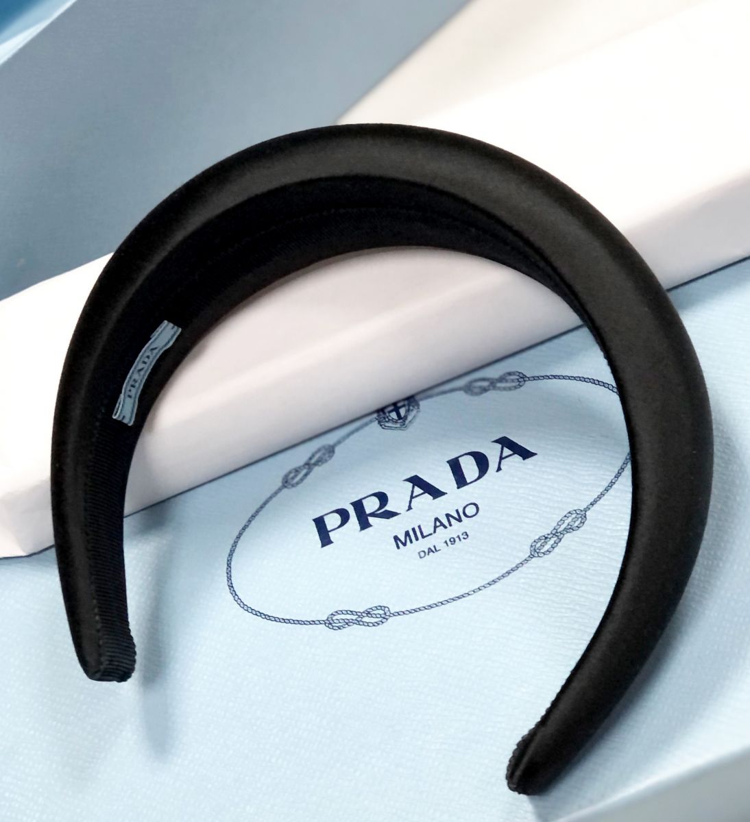 Ободок PRADA цена 20 352 руб
