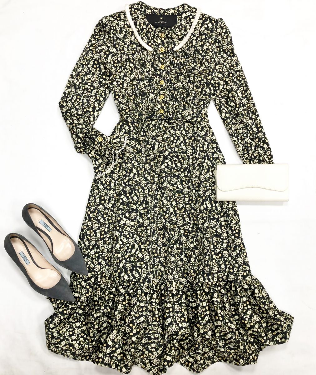Платье Maison Bohemique размер 38 цена 46 155 руб
Туфли Prada размер 39 цена 23 078 руб