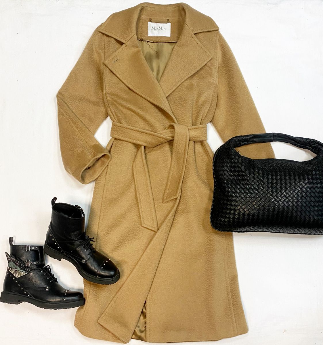 Пальто Max Mara размер 40 цена 30 770 руб
Ботинки Fendi размер 38.5 цена 15 385 руб
Сумка Bottarga Veneta 