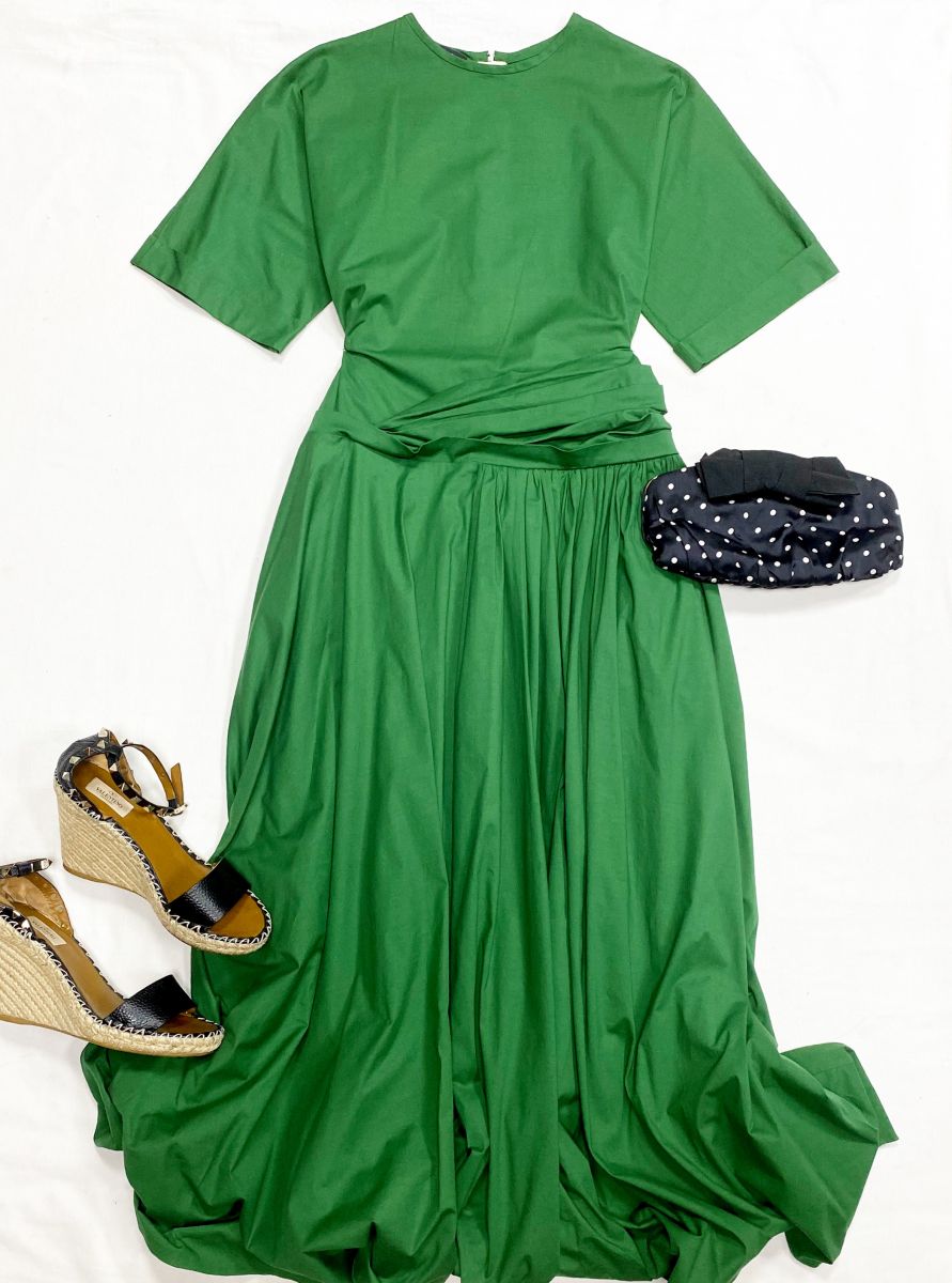 Платье Rochas размер 40 цена 15 655 руб
Босоножки Valentino размер 39 цена 23 483 руб
Сумочка Dolce Gabbana 