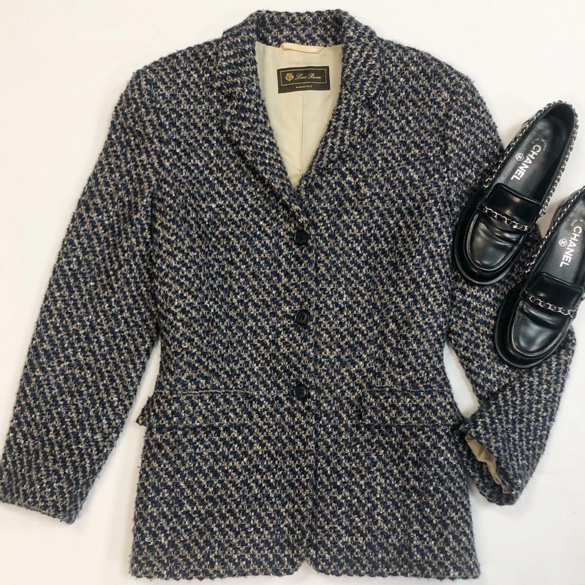 Жакет Loro Piana размер 44 цена 76 925 рубЛоферы Chanel размер 36 цена 26 155 руб