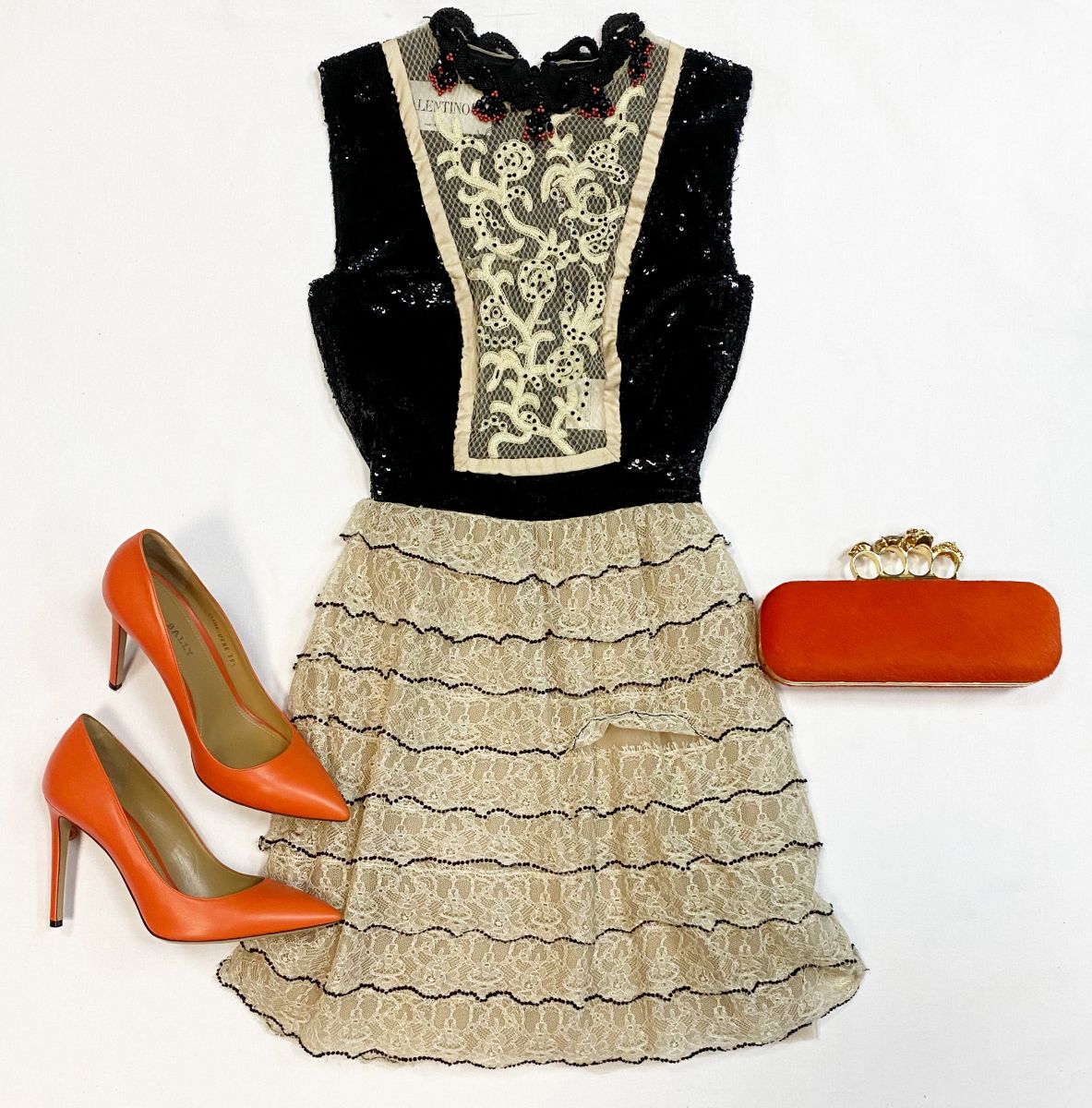 Платье /пайетки/ бисер/ ажур /Valentino размер 4 цена 29 232 руб
Туфли Bally размер 39.5 цена 10 770 руб
Клатч Alexander Mqueen
