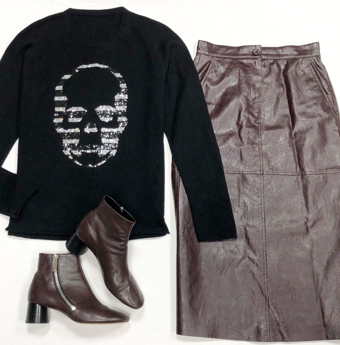 Кофта / камни/ Lucidn Pellat -Finel размер S цена 10 959 руб
Юбка/кожа/ I Blues размер 38 цена 10 959 руб
Ботильоны Celine размер 39 цена 23 483 руб