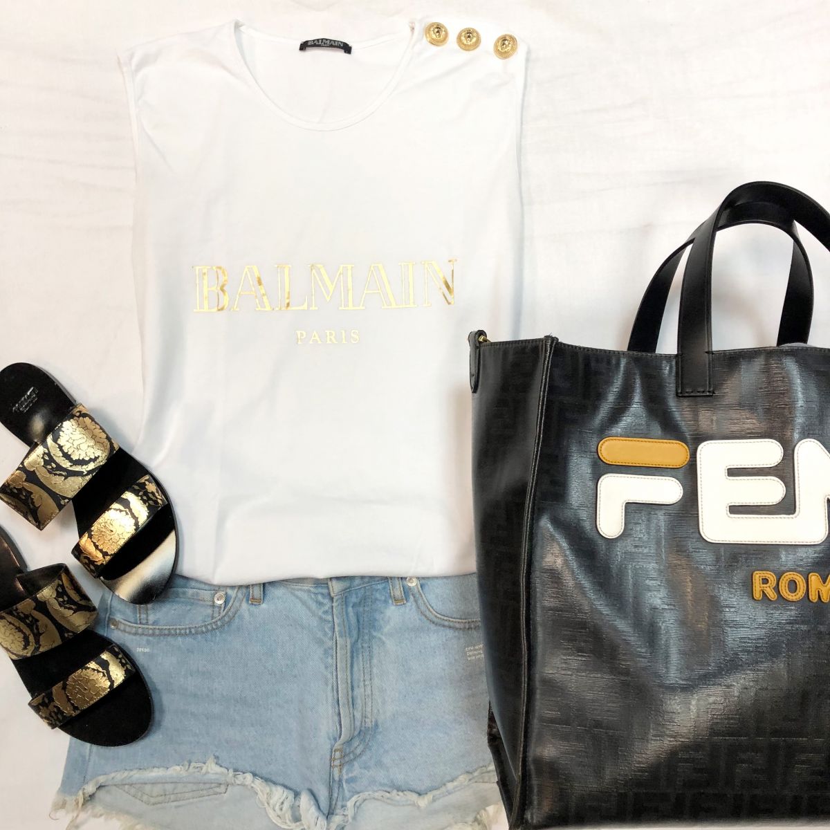Футболка BALMAIN размер 34 цена 3 077 руб 
Шорты OFF WHITE размер S цена 3 078 руб 
Сумка FENDI