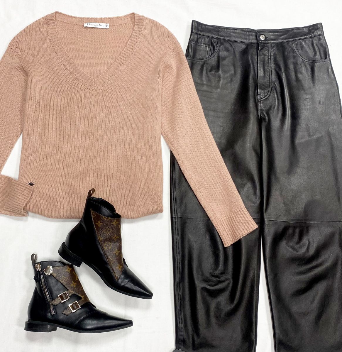 Кофта Christian Dior размер 36 цена 23 483 руб
Брюки/ кожа/ Arket размер 40 цена 23 483 руб
Ботинки Louis Vuitton размер 37 цена 15 655 руб