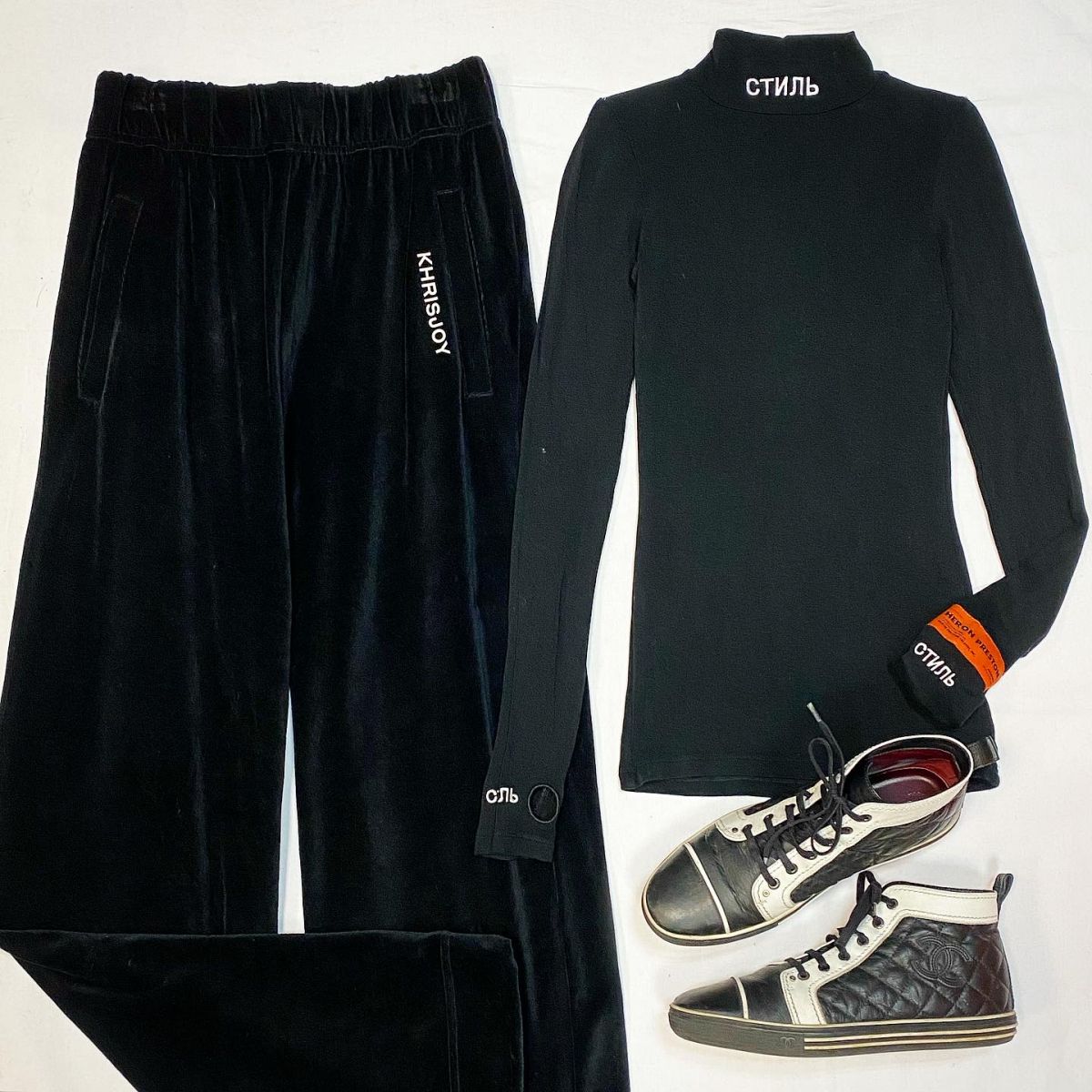 Кофта Heron Preston размер M цена 15 385 руб Брюки KhrisJoy размер 42 цена 3 078 руб Кеды Chanel размер 40 цена 12 308 руб