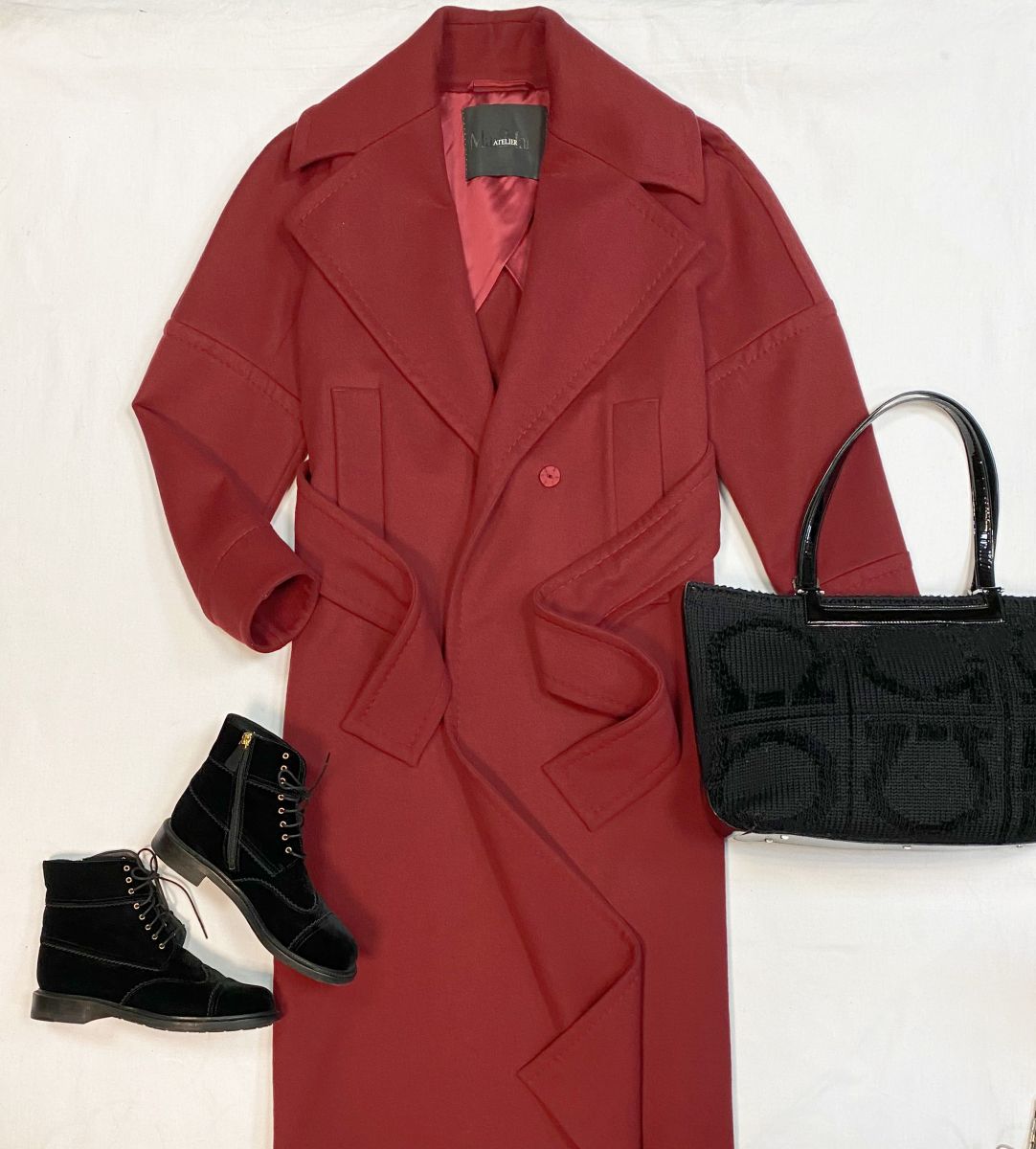 Пальто Max Mara размер 42 цена 76 925 руб
Ботинки Chanel размер 39 цена 46 155 руб
Сумка Salvatore Ferragamo